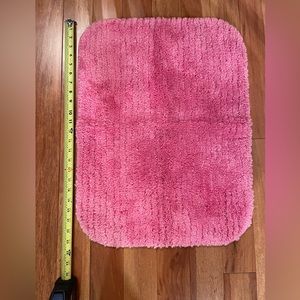 Good condition pink throw rug!